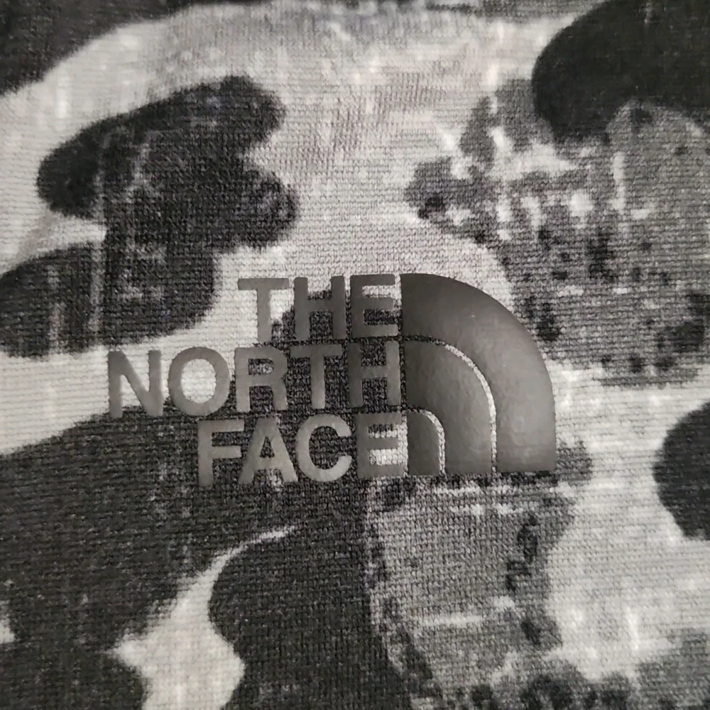 Men's The North Face Quarter Zip Pullover Sweater Gray And Black Camo Size Large